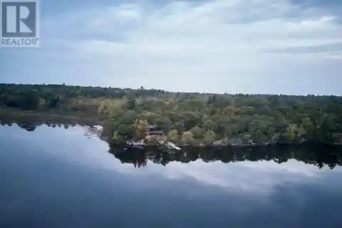 Secluded Lakefront Gem on Sparrow Lake