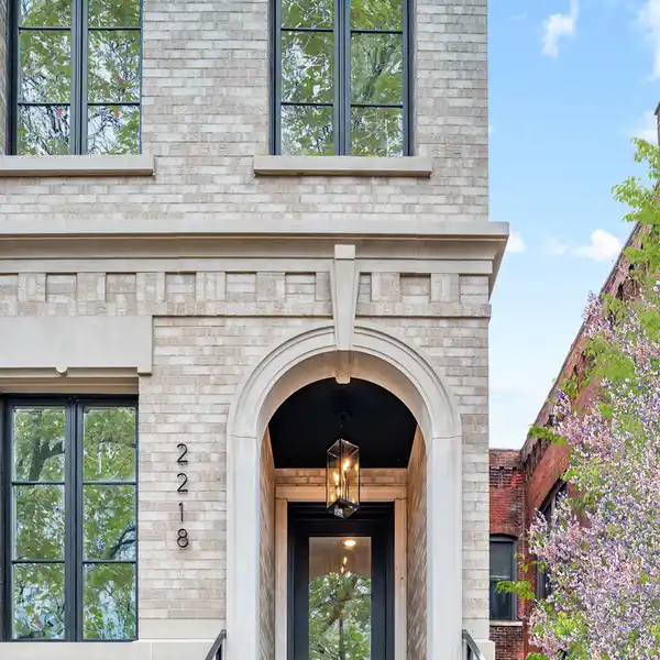 LUXURY LINCOLN PARK PENTHOUSE WITH SKYLINE VIEWS