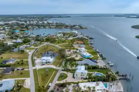 Incredibly Rare Gated Compound in the Historic Cape Haze