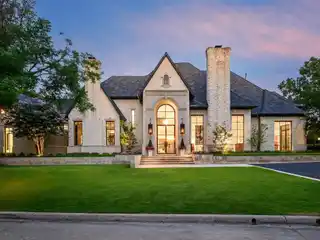 Design-Forward Estate in Los Arboles