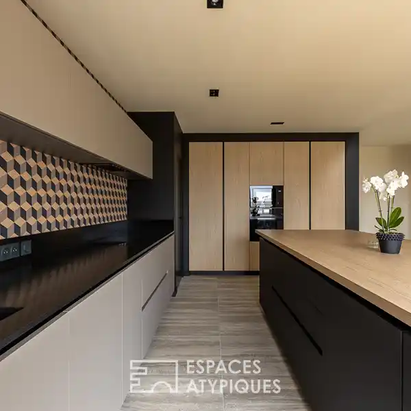 CONTEMPORARY HOME IN A PEACEFUL SETTING