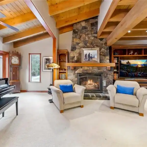 TIMELESS COMFORT AND MODERN CHARM