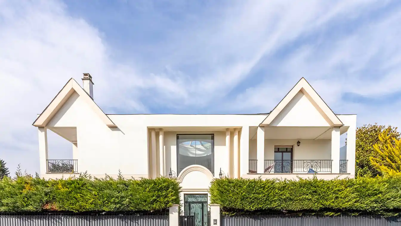 Elegant Property in the Heart of La Varenne Saint-hilaire