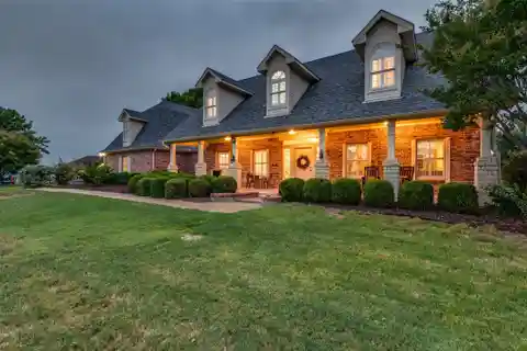 Private Equestrian Estate with Modern Elegance