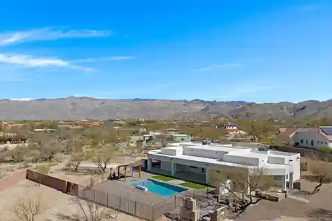 Breathtaking Contemporary Oasis