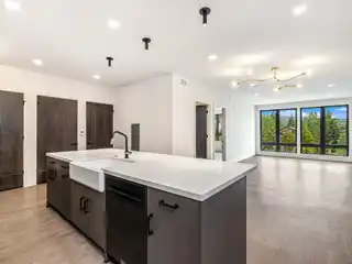 Wonderful Home at the Base of Mount Royal