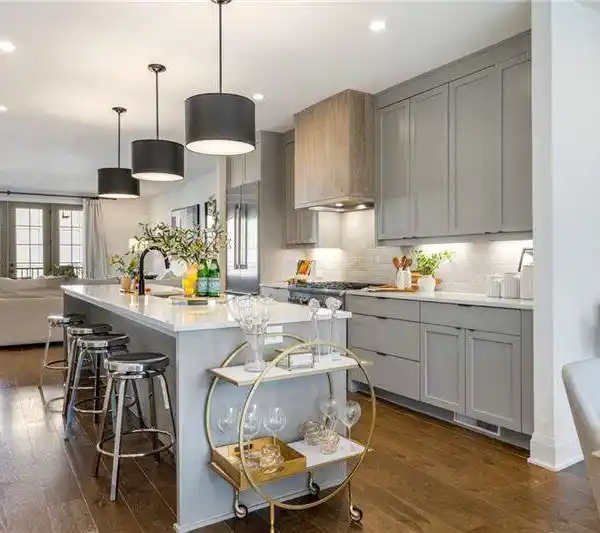 THE IDEAL INTOWN LIVING EXPERIENCE