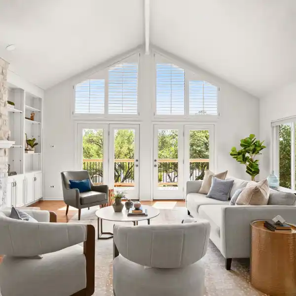 SPACIOUS LOCK-AND-LEAVE RESIDENCE