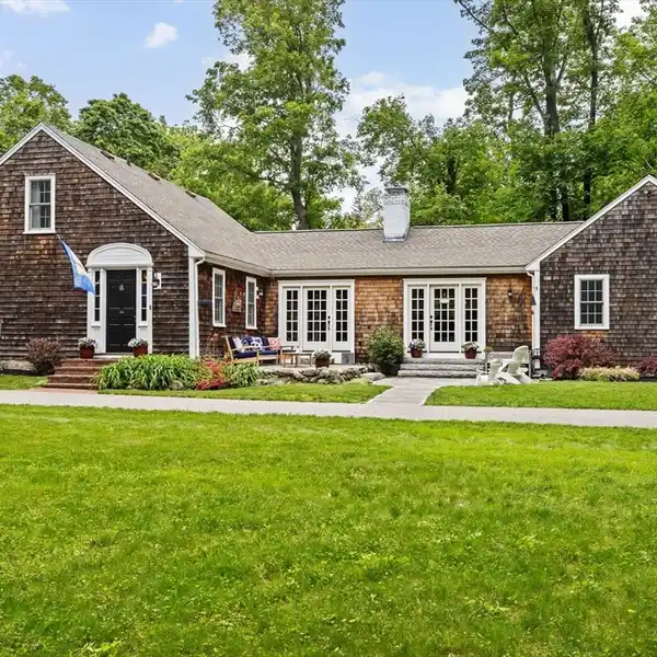 SOUTH SHORE CAPE WITH STUNNING MODERN UPDATES