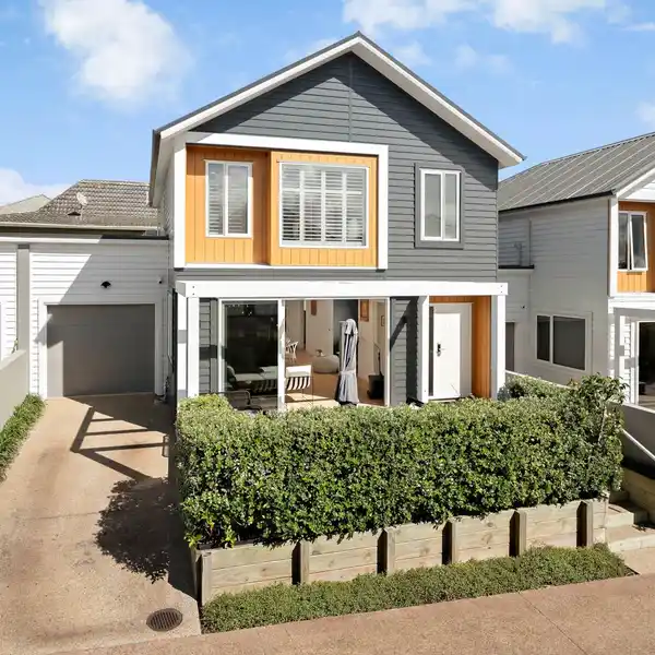 MODERN FREEHOLD HOME STEPS FROM MURRAYS BAY BEACH