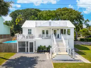 Renovated Duplex Steps from Isle of Palms Beach
