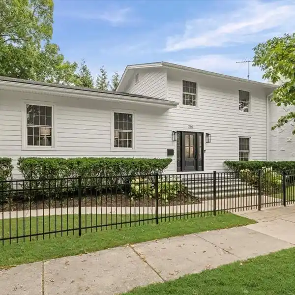 TIMELESS LUXURY IN GLENCOE’S COVETED NEIGHBORHOOD