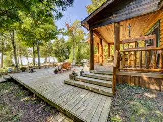 Contemporary Log Cottage with Stunning Views