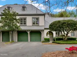 Beautifully Updated Pembroke Unit