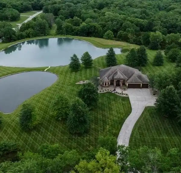 RARE BLEND OF LUXURY AND NATURAL BEAUTY