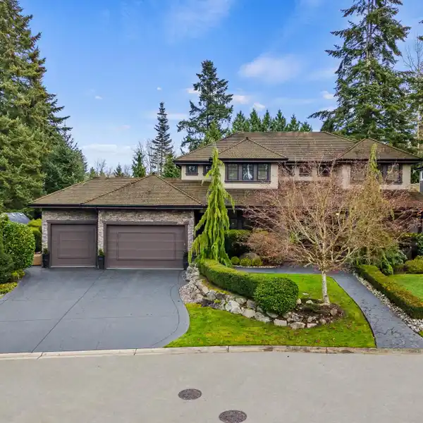 LUXURIOUS ELGIN ESTATE HOME
