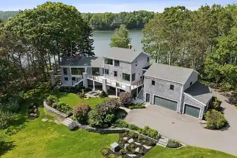 Contemporary Home Full of Updates
