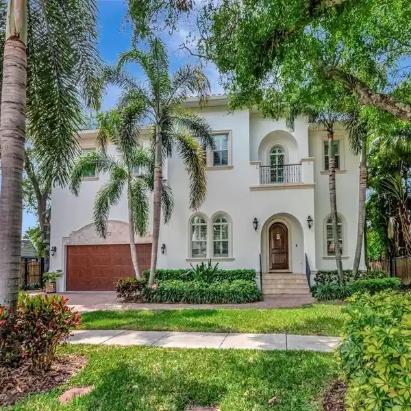 EXQUISITE WATERFRONT LUXURY ON PRESTIGIOUS DAVIS ISLANDS