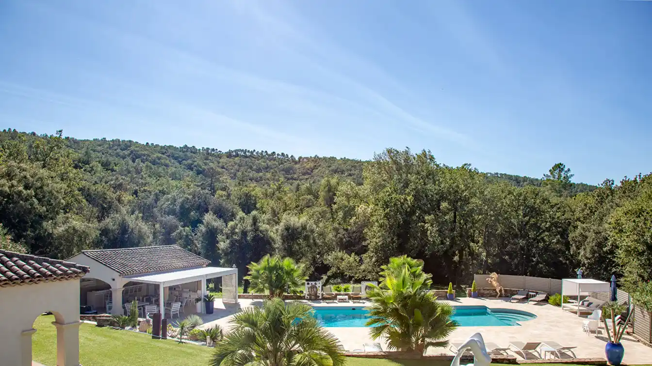 Beautiful Villa in a Green Setting with Large Pool