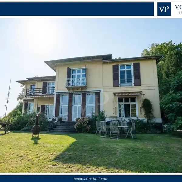 STATELY VILLA WITH SPACIOUS PARK