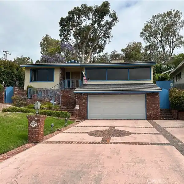 OPPORTUNITY AWAITS IN PRIME VALMONTE LOCATION