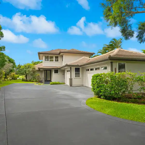 ISLAND ELEGANCE WITH PANORAMIC MOUNTAIN AND GOLF VIEWS