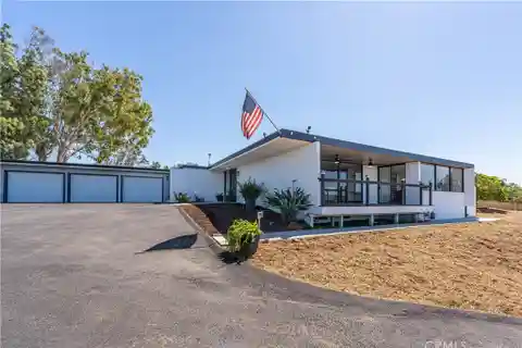 Timelessly Elegant Mid-century Modern Home