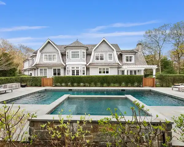 CLASSIC HAMPTONS ESTATE IN SAGAPONACK