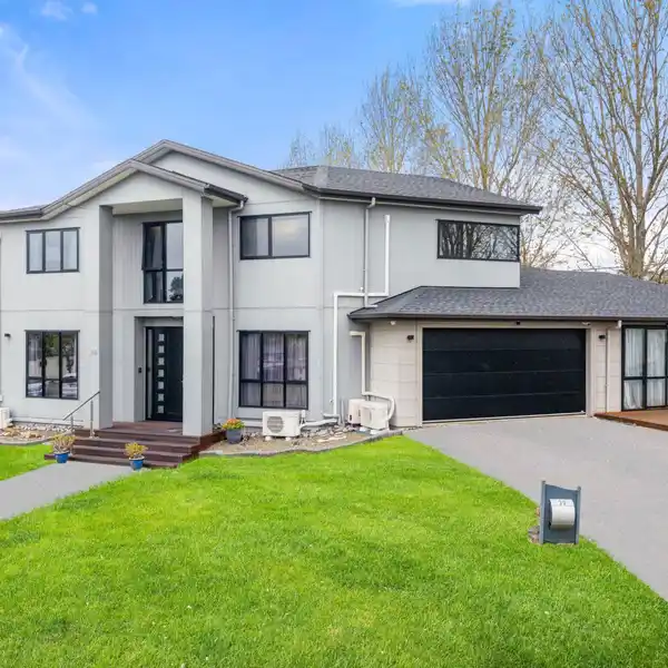 GENEROUS FAMILY LIVING SPACE