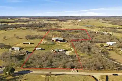 15-acre Turnkey Horse Property