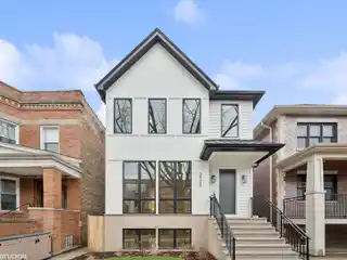 Refined New Construction in North Center
