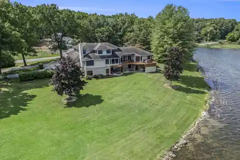 Gorgeous Property on Lake Templene
