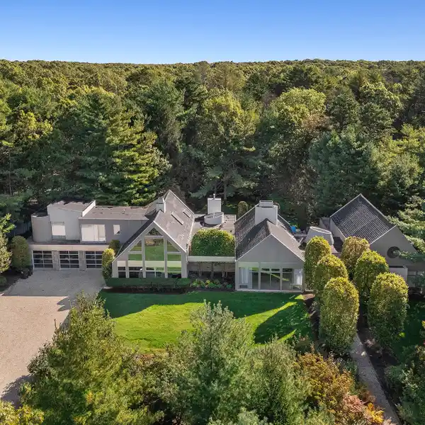 BEAUTIFUL RENTAL HOME BETWEEN SAG HARBOR AND EAST HAMPTON VILLAGE SHOPS