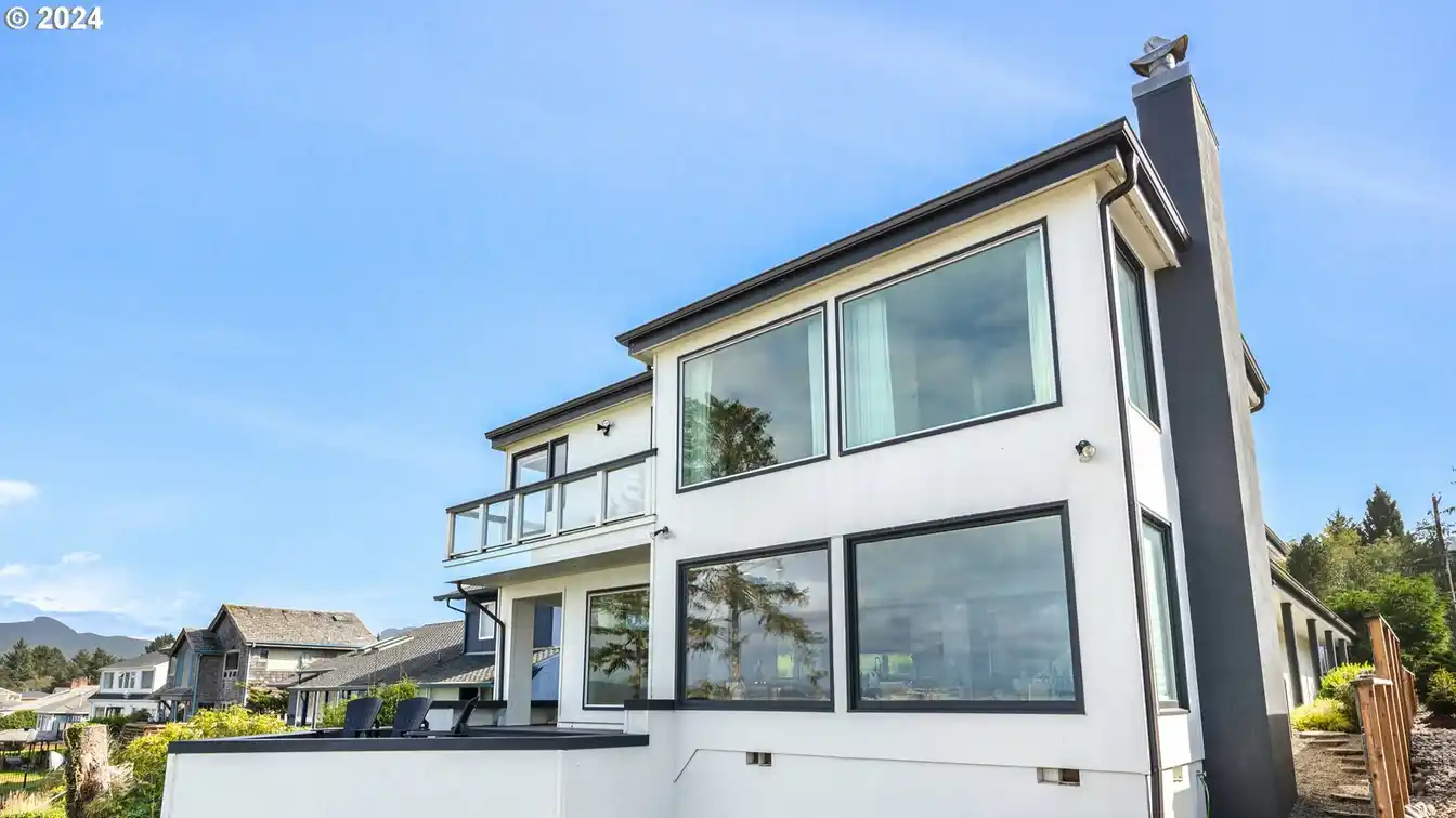 Seaside Home with Unrivaled Pacific Ocean Views