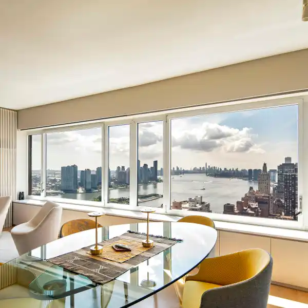 PRESTIGIOUS SOUTH-FACING HOME IN WORLD-CLASS BUILDING