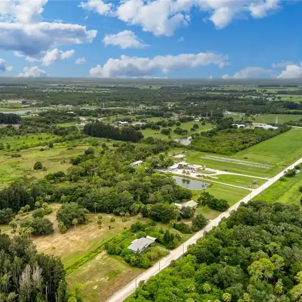 29 VERSATILE ACRES IN PRIME LOCATION