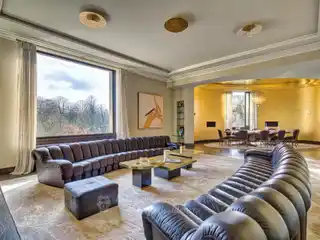 High-End Apartment in a Prestigious Building