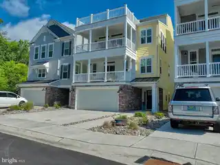 Exquisite Residence in Oyster House Village