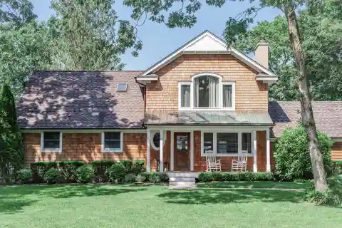 True Vacation Home in Pine Neck Landing with a Private Beach