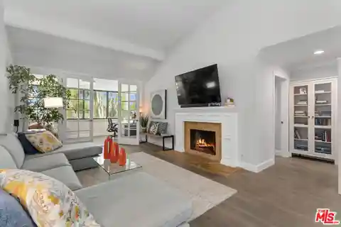 Stunning Top-Floor Marina View Condo