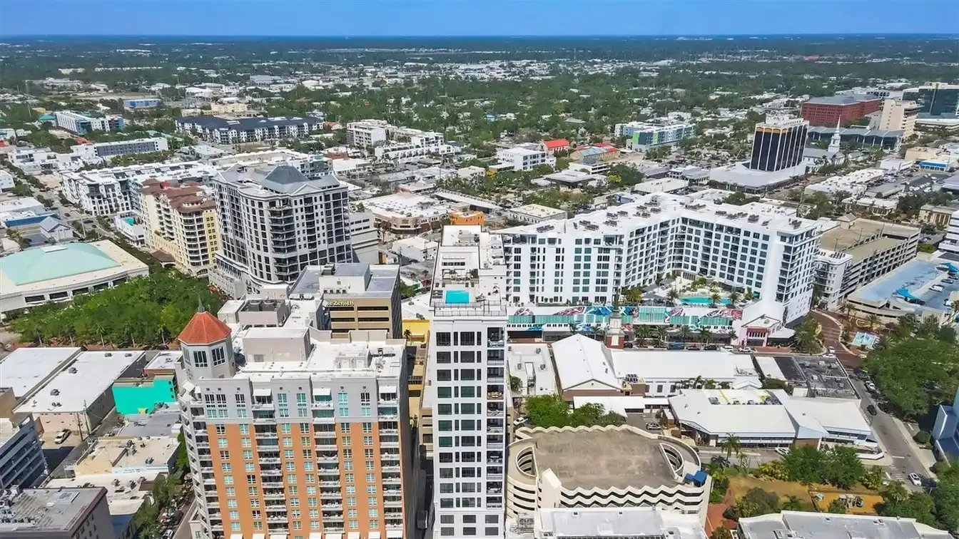 Penthouse Luxury at the Demarcay