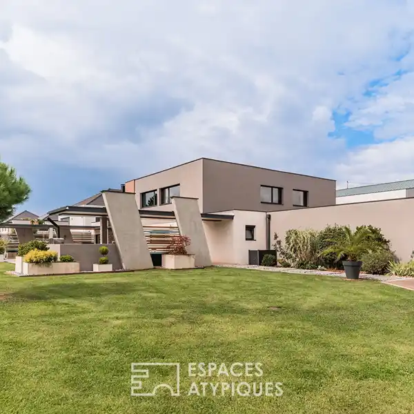 ARCHITECT-DESIGNED HOUSE IN THE POTASSIC BASIN