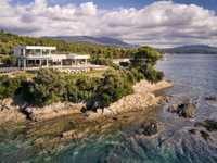 EXQUISITE SEAFRONT RENTAL VILLA