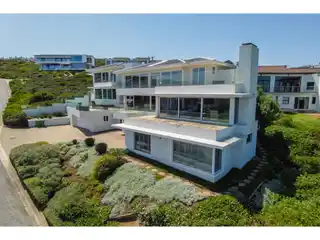 Luxurious Coastal Living at Pinnacle Point Golf Estate