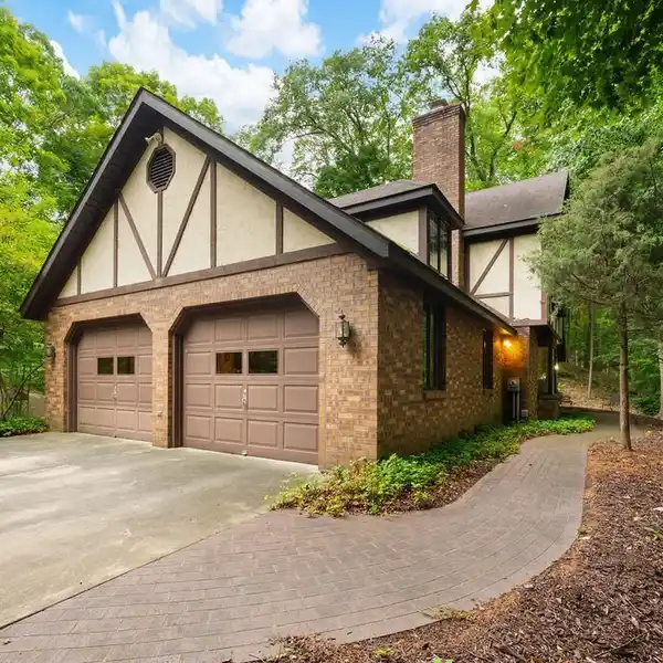 SERENE LIVING IN THE WOODLAND SHORES ASSOCIATION