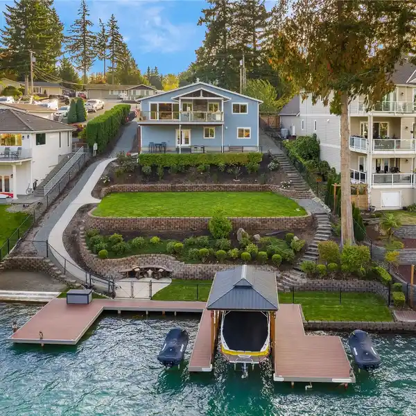 LAKE TAPPS LUXURY WITH RARE DUAL DOCK