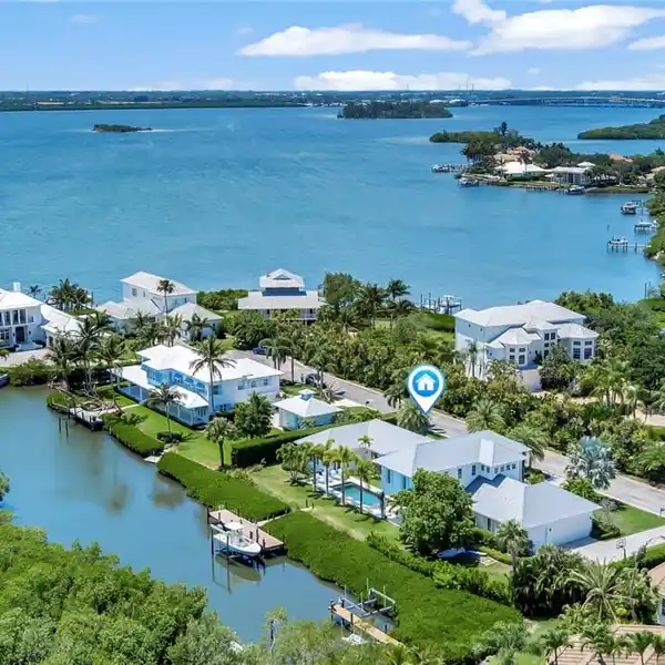 BEAUTIFULLY DESIGNED WATERFRONT RESIDENCE