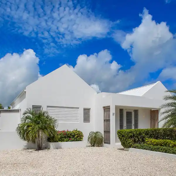 LUXURIOUS VILLA NESTLED IN EXCLUSIVE PROVIDENCIALES
