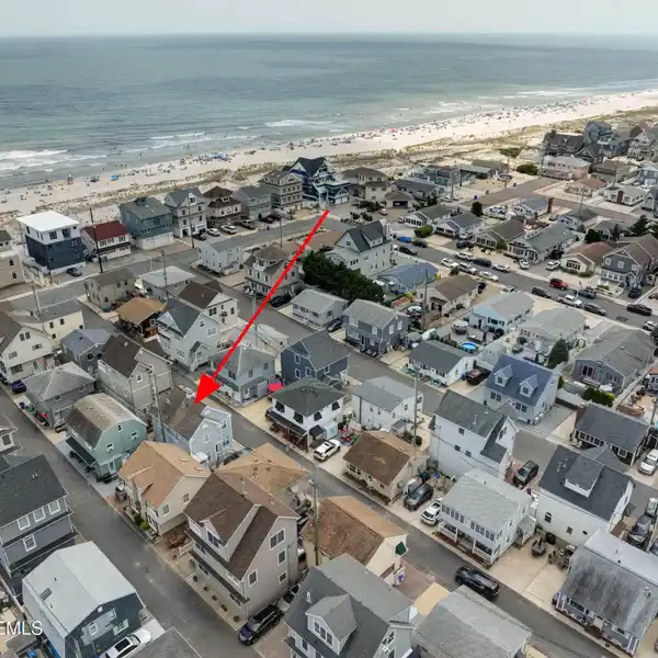 TURNKEY BEACH HOUSE IN MONTEREY BEACH