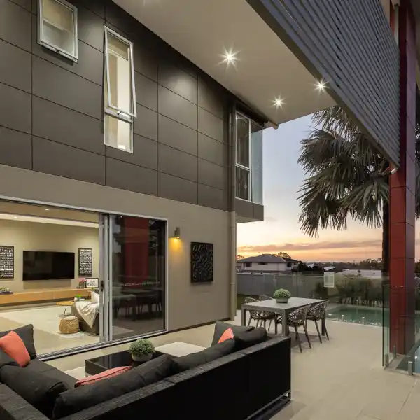 CONTEMPORARY DESIGN WITH TIMELESS ELEGANCE